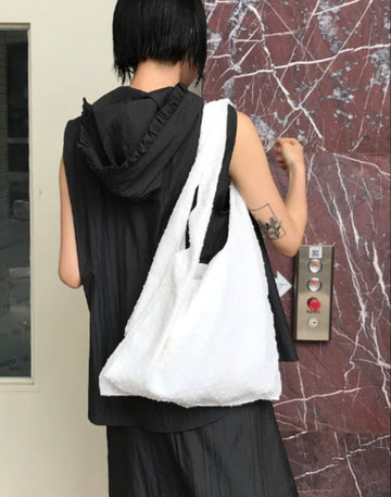DOT SHOULDER BAG